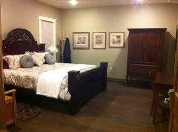 Noble House Suites B&B Grand Forks Exterior foto